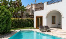 Villa del Campo | Commodo scale per accedere alla piscina privata Villa del Campo, Is Molas, Pula