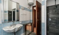 Villa Palme | Bagno 1 con doccia e vasca Villa Palme, Costa Rei