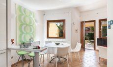 Villa Sandra | Banco da bar e tavolo rotondo Casa