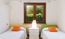 Villa Sandra | Camera 2 con due letti singoli che si possono unire e vista giardino Casa