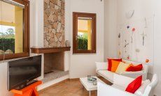 Villa Sandra | Soggiorno con camino, salotto e TV Casa
