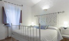 Villa Maestrale | Camera 1 con letto matrimoniale al piano superiore Villa Maestrale, Cala Ginepro, Olbia