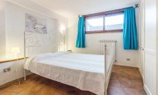 Villa Maestrale | Camera 2 con letto matrimoniale al piano inferiore Villa Maestrale, Cala Ginepro, Olbia
