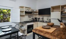 Casa 1 | Spaziosa cucina completamente attrezzata con zona pranzo Cucina Casa 1 Sant'Elmo