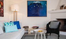 Casa 1 | Dipinti originali di artisti contemporanei sopra il divano Soggiorno Casa 1 Sant'Elmo