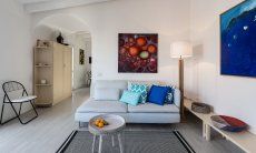 Casa 1 | Un corridoio aperto conduce dal soggiorno alla cucina Soggiorno Casa 1 Sant'Elmo