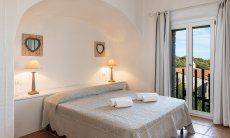 Li Conchi 17 | Camera da letto 3 con letto matrimoniale e porta-finestra New Picture 2022