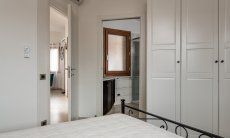 Villa Iris | Camera da letto matrimoniale dotata di ampio armadio New Picture