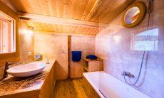 Bioloco | Bagno con vasca della casa principale New Picture 2024