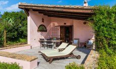 Villa Fiori 3 | La terrazza è parzialmente coperta e dispone di un'area per prendere il sole. New Picture 2025