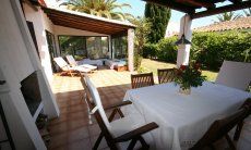 Villetta 12 | Terrazza con tavolo per mangiare Sardegna