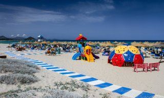 Parco giochi nello stablilimento balneare Tamatete a Cala Sinzias