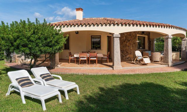 Esterno con giardino e terrazza