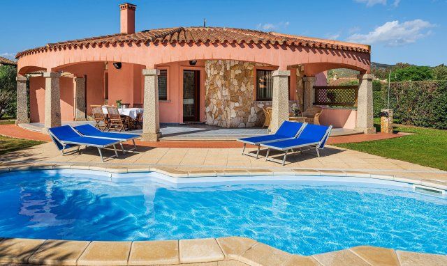 Vista della casa con la piscina privata